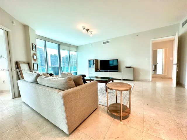$4,450 | 350 South Miami Avenue, Unit 3302, Miami, FL 33130