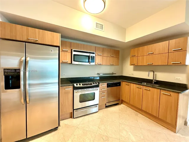 $4,450 | 350 South Miami Avenue, Unit 3302, Miami, FL 33130