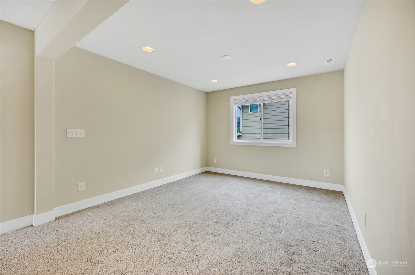 1118 Southwest 338th Street Federal Way, WA 98023 - Photo 14 of 25 an empty room with a empty space and window