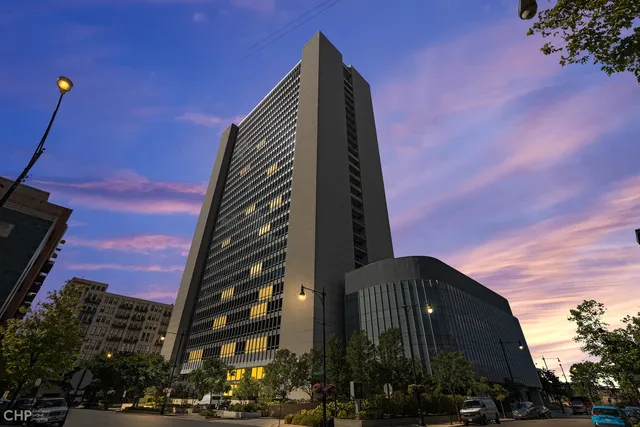 $699,747 | 500 West Superior Street, Unit 805, Chicago, IL 60654