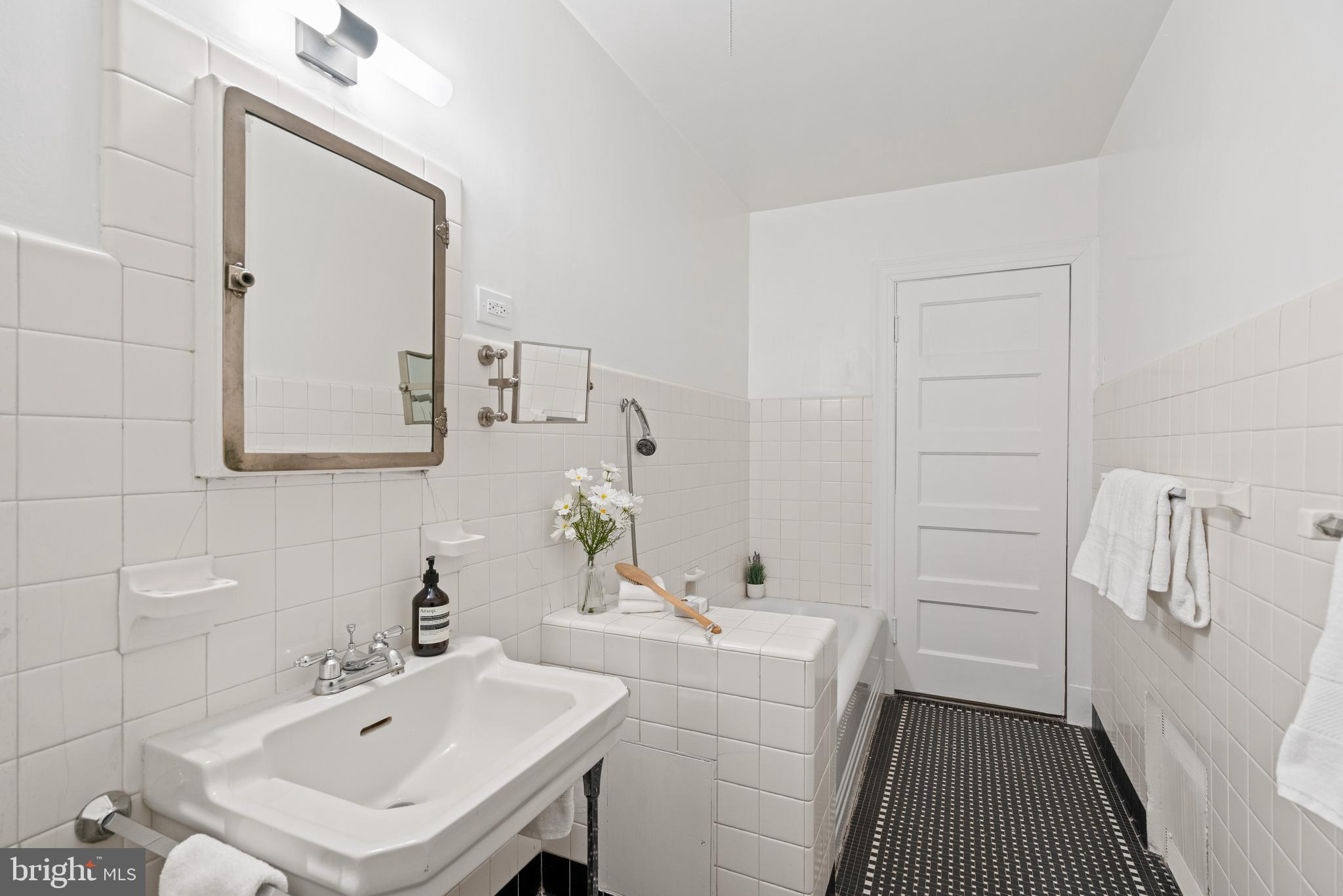 2214 Wyoming Avenue Northwest Washington, DC 20008 - Photo 19 of 37