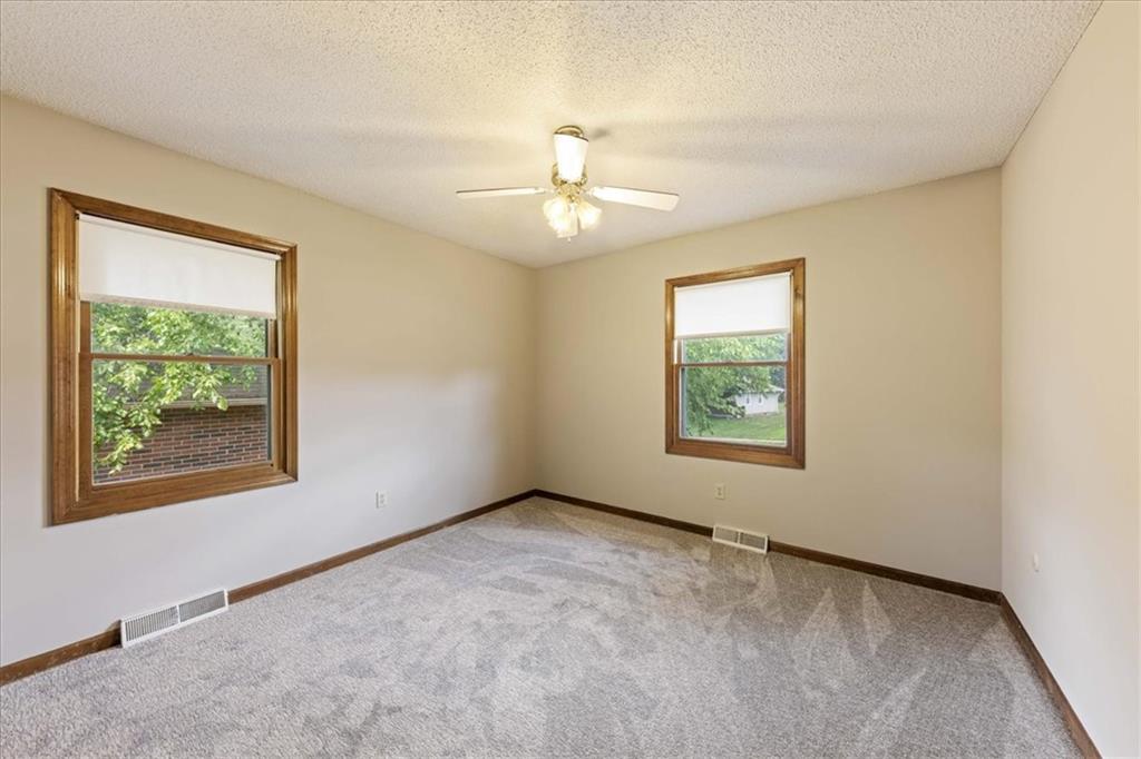 617 West Walnut Street Raymore, MO 64083 - Photo 15 of 25