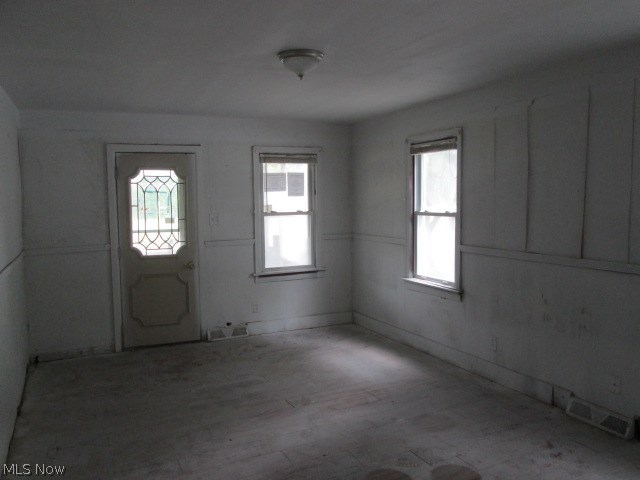 1079 Niles Vienna Road Vienna, OH 44473 - Photo 2 of 9 Gallery Image 2