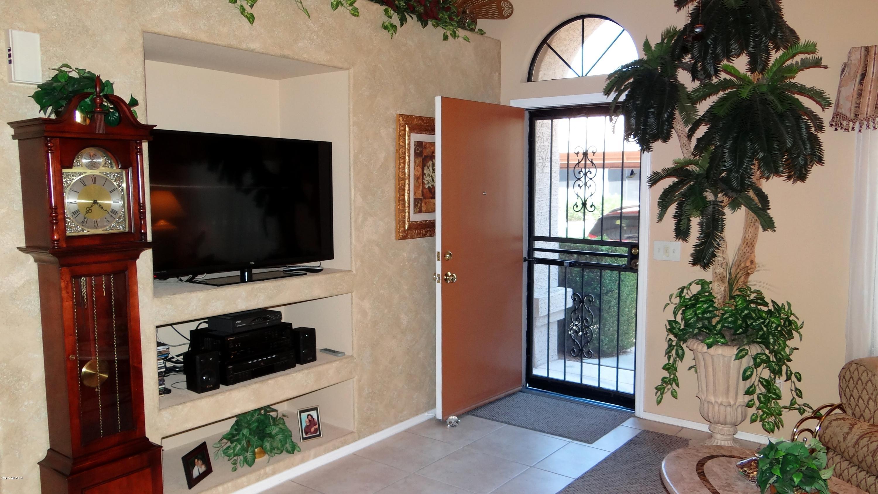 14300 West Bell Road, Unit 262 Surprise, AZ 85374 - Photo 3 of 22 LIVING ROOM
