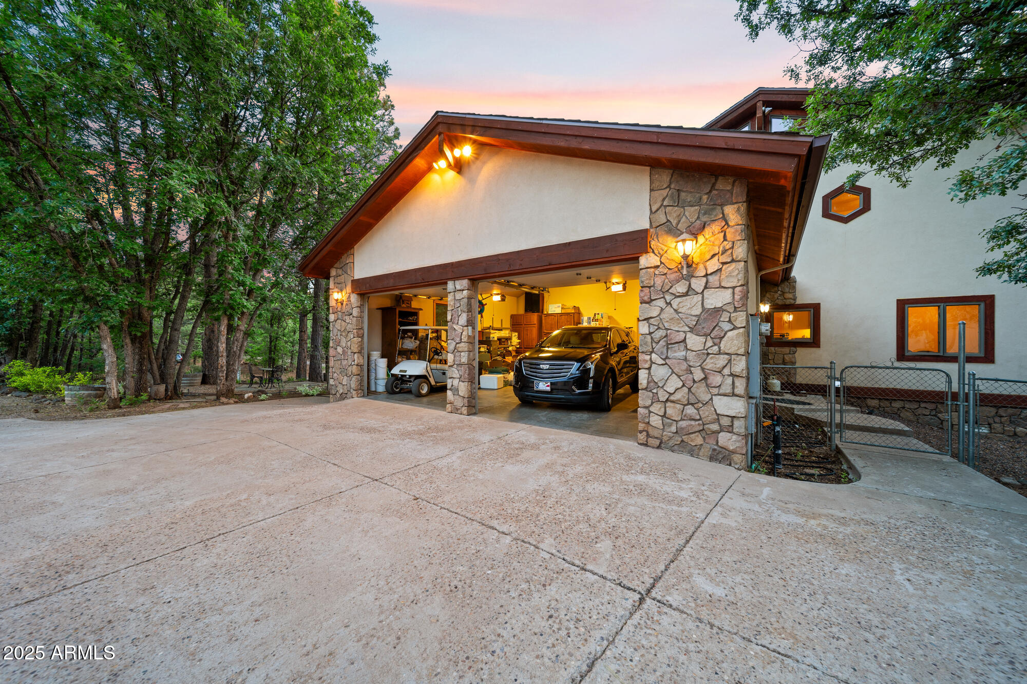 5468 Apache Trail Pinetop, AZ 85935 - Photo 15 of 73 F 2 car garage