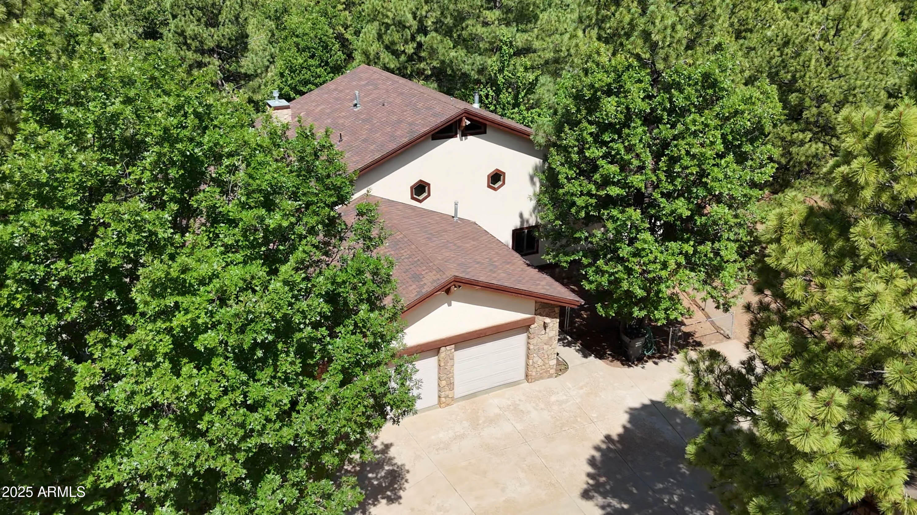 5468 Apache Trail Pinetop, AZ 85935 - Photo 70 of 73 an aerial view of a house with a yard