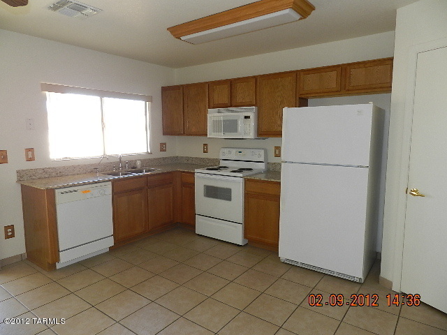 7847 East Rooner Drive Tucson, AZ 85730 - Photo 8 of 19