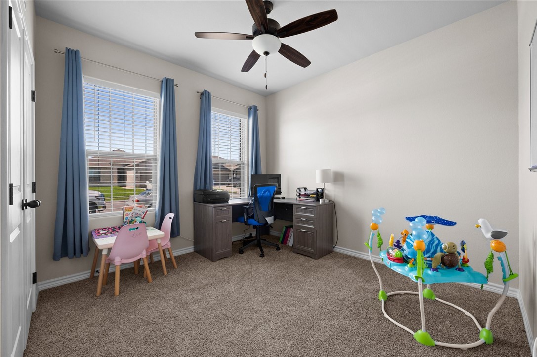 1035 Ocean Breeze Portland, TX 78374 - Photo 6 of 24 a living room with furniture and a window