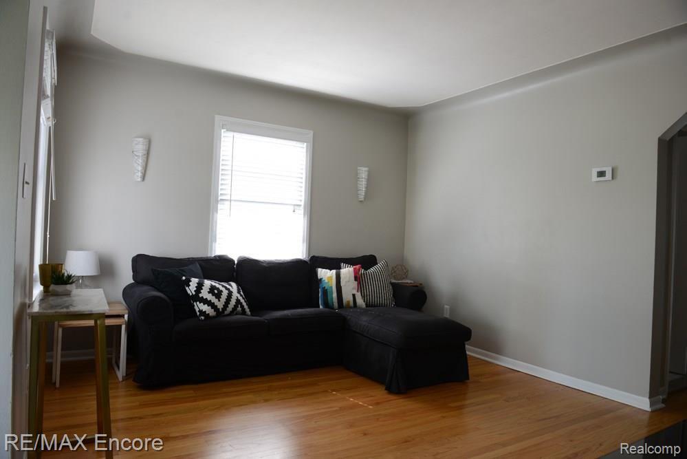 2186 Columbia Road Berkley, MI 48072 - Photo 18 of 25 Living room with gleaming hardwood floors and coved ceilings....