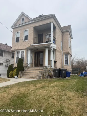 a view of house with yard