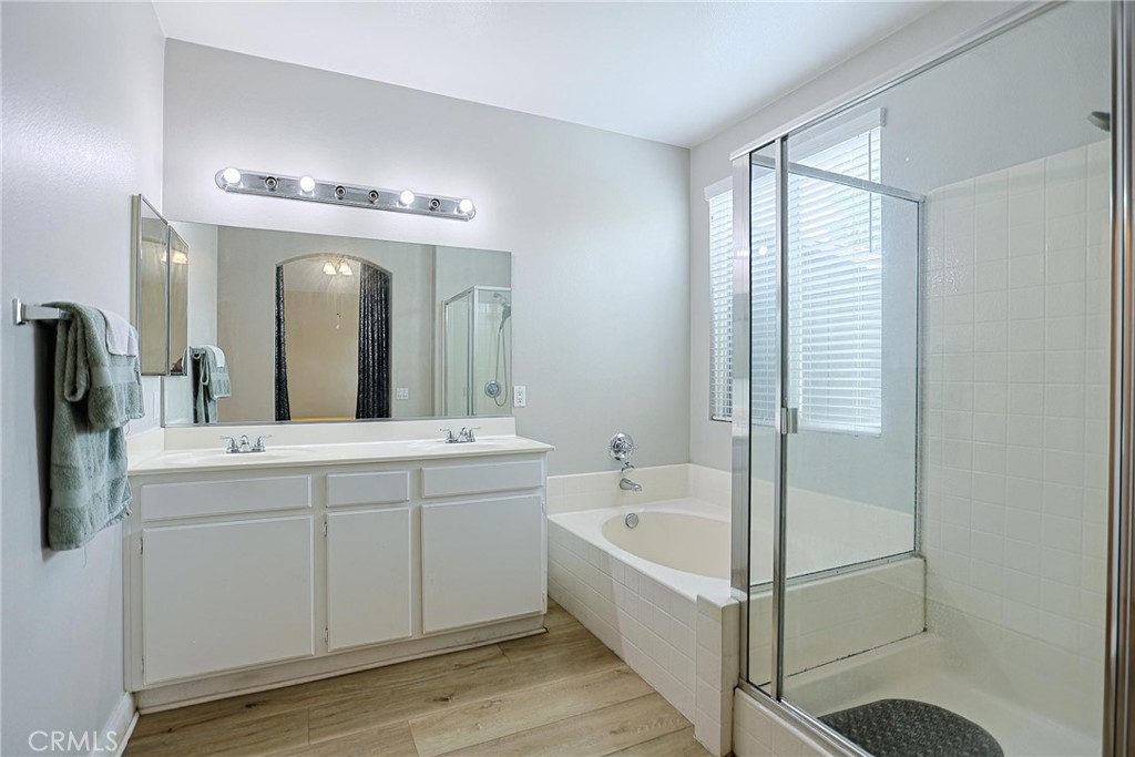 4252 Jenkins Lane Riverside, CA 92501 - Photo 22 of 32 Master Bathroom