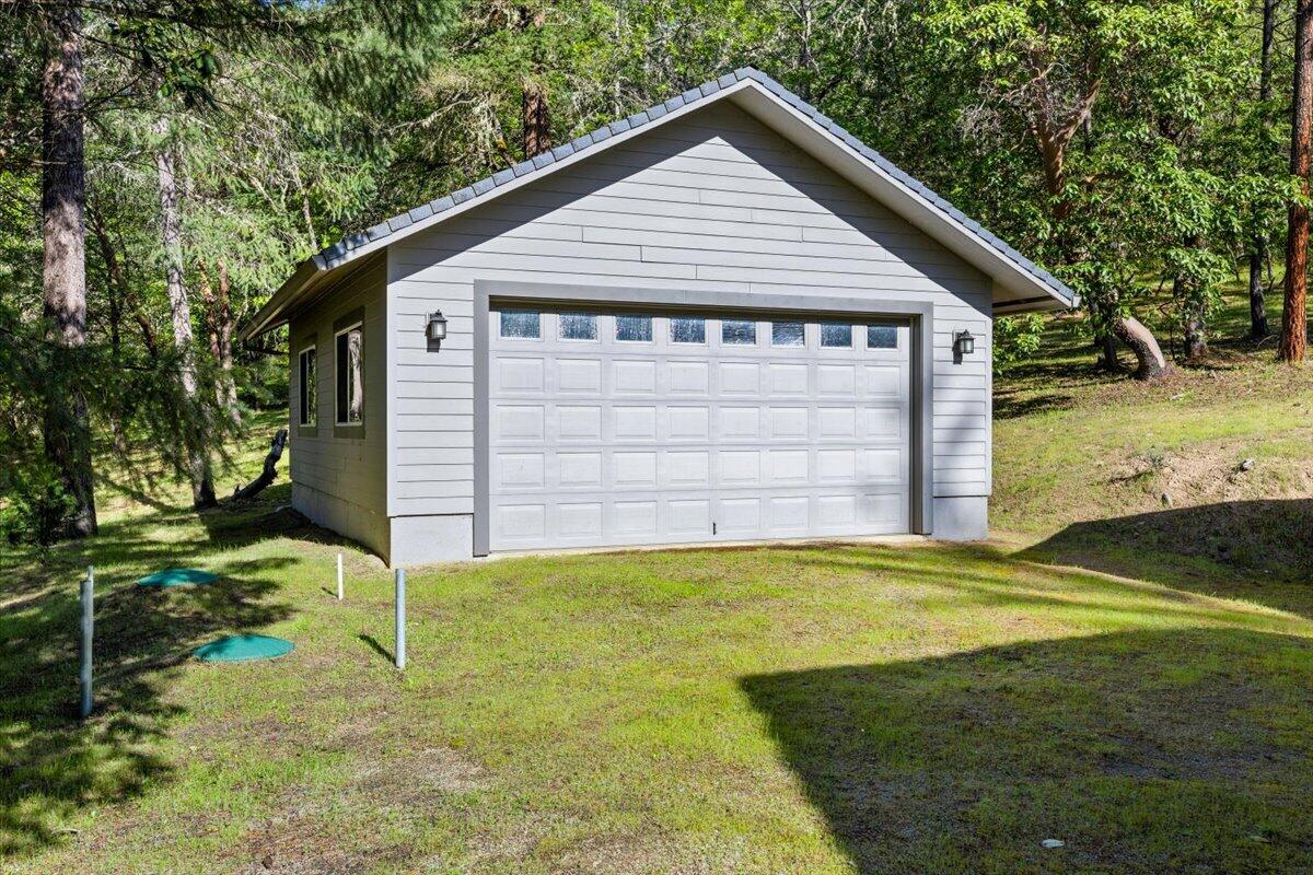 2267 Old Military Road Central Point, OR 97502 - Photo 34 of 39