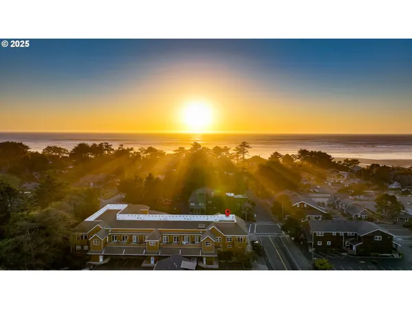 $898,000 | 123 South Hemlock Street, Unit 201, Cannon Beach, OR 97110