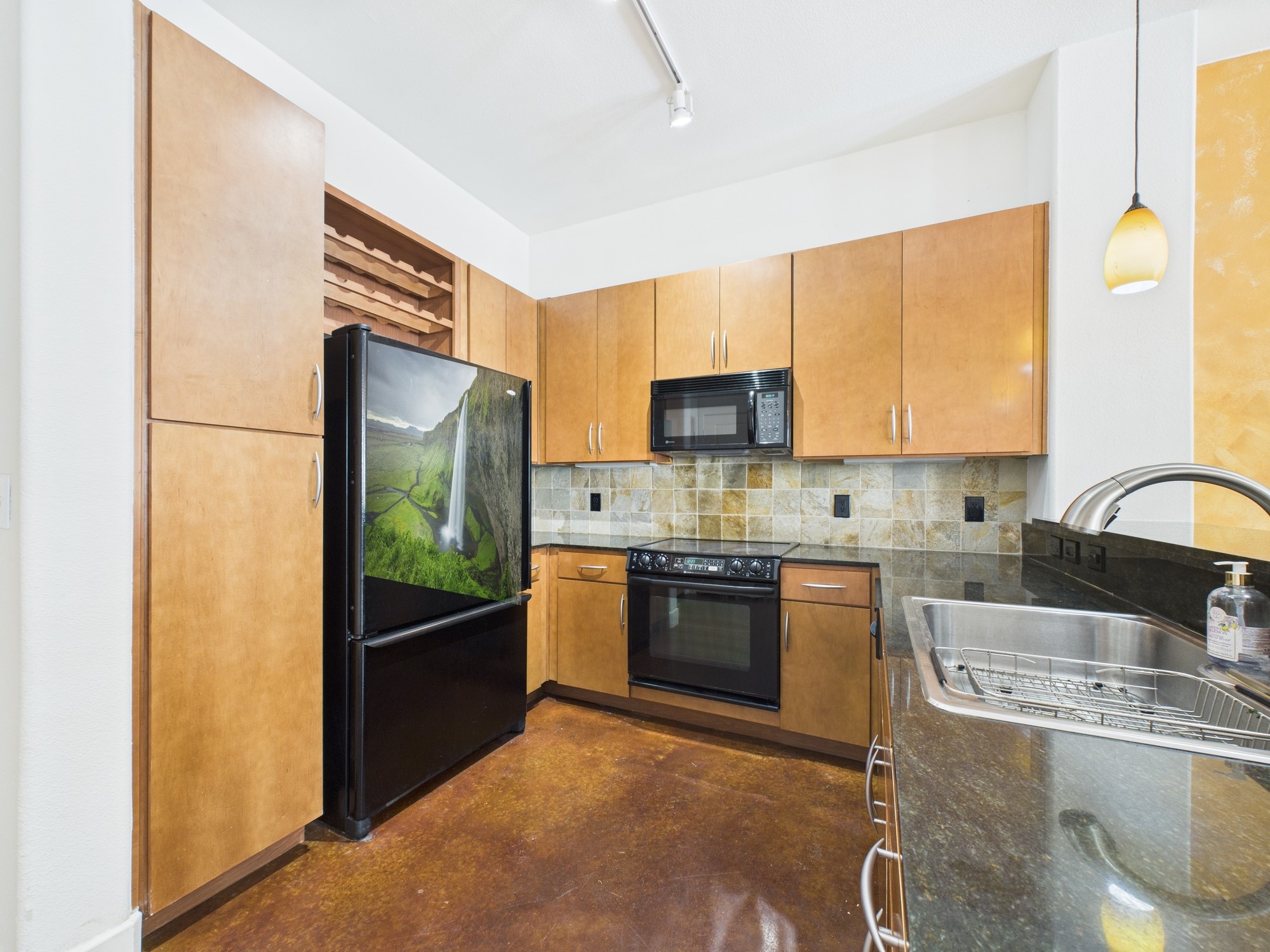 1901 Post Oak Boulevard, Unit 1405 Houston, TX 77056 - Photo 10 of 25 a kitchen with stainless steel appliances granite countertop a refrigerator sink and stove