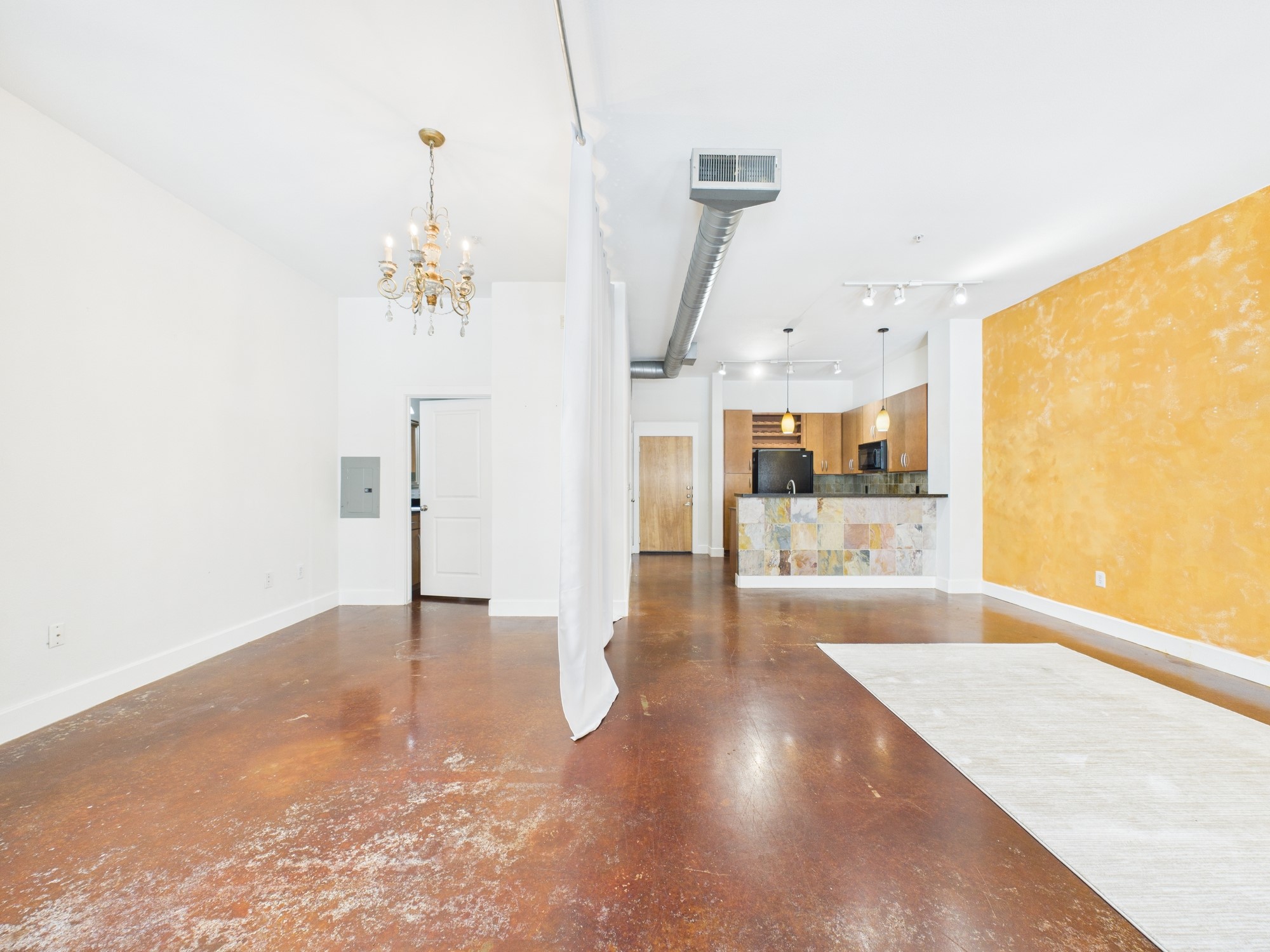 1901 Post Oak Boulevard, Unit 1405 Houston, TX 77056 - Photo 19 of 25 a very nice looking room with a big room