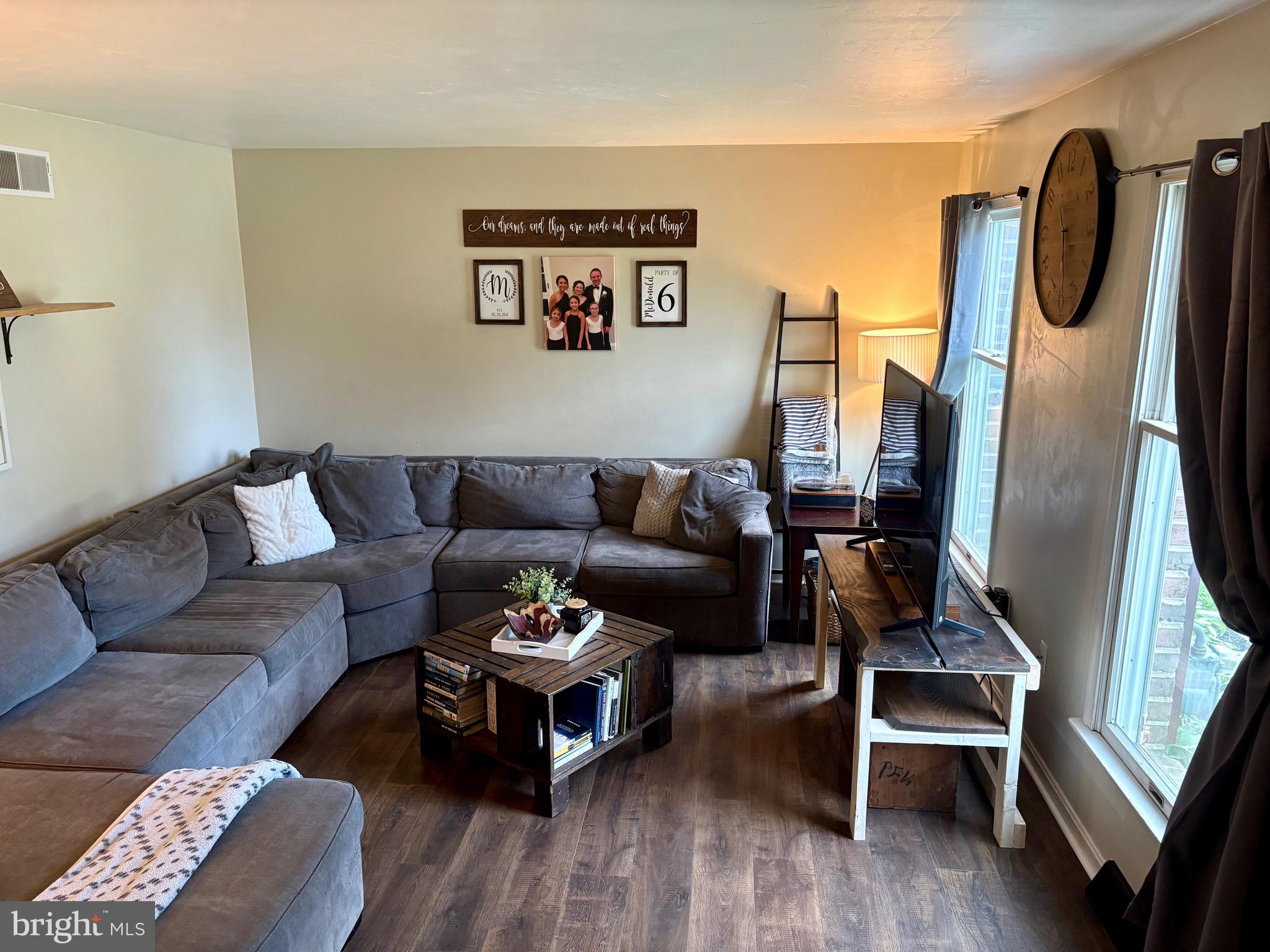 220 Boxwood Road Manchester, PA 17345 - Photo 5 of 33 Gallery Image 5