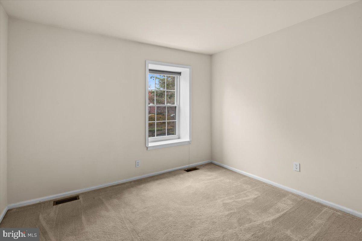 36 Needham Way Princeton, NJ 08540 - Photo 22 of 27 an empty room with windows