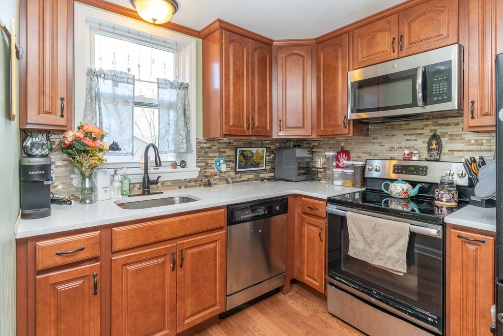 4 Mount Vernon Road Chicopee, MA 01013 - Photo 8 of 22 Gallery Image 8