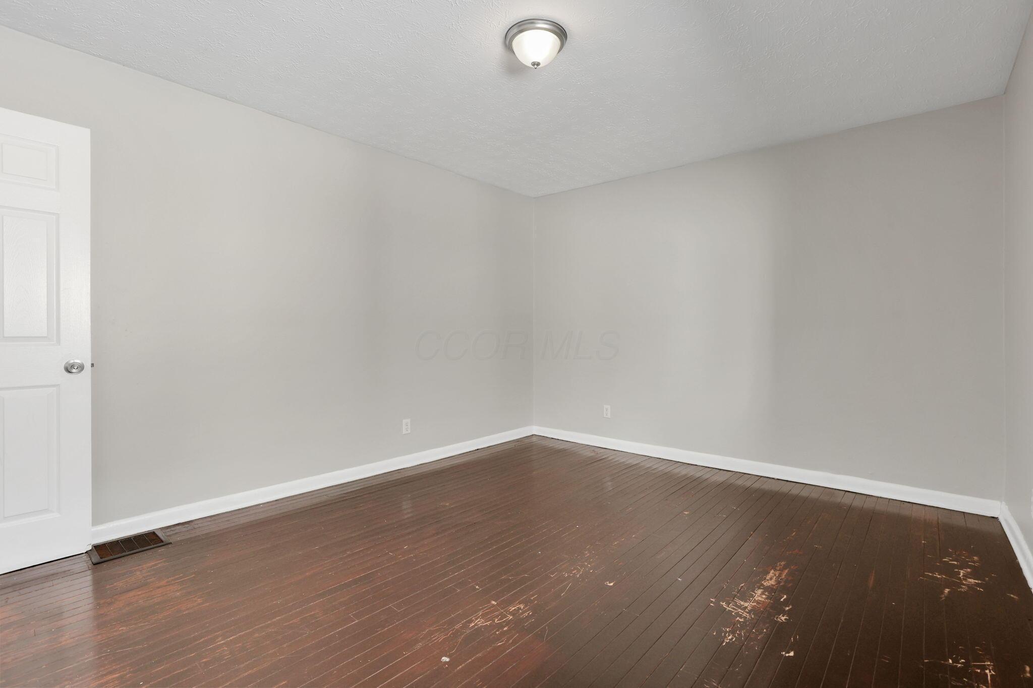 1865 Agler Road, Unit 1867 Columbus, OH 43224 - Photo 19 of 37 18-web-or-mls-G02A6113