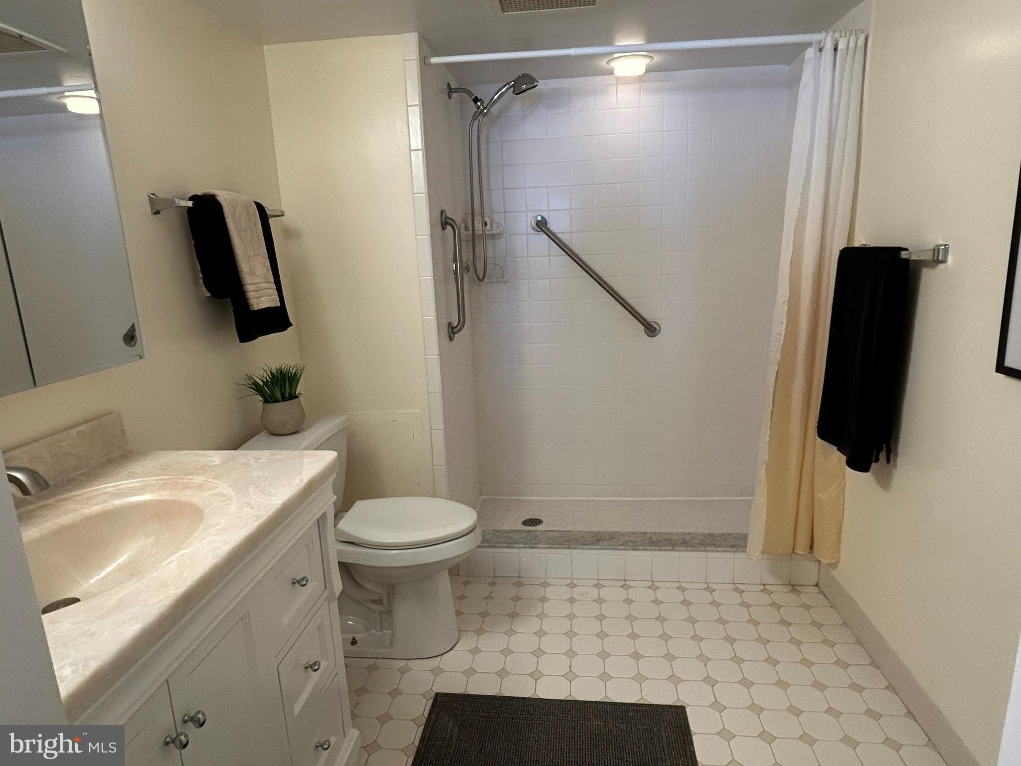 700 Avondale Road, Unit 3J Wallingford, PA 19086 - Photo 11 of 19 Primary Bath with Shower