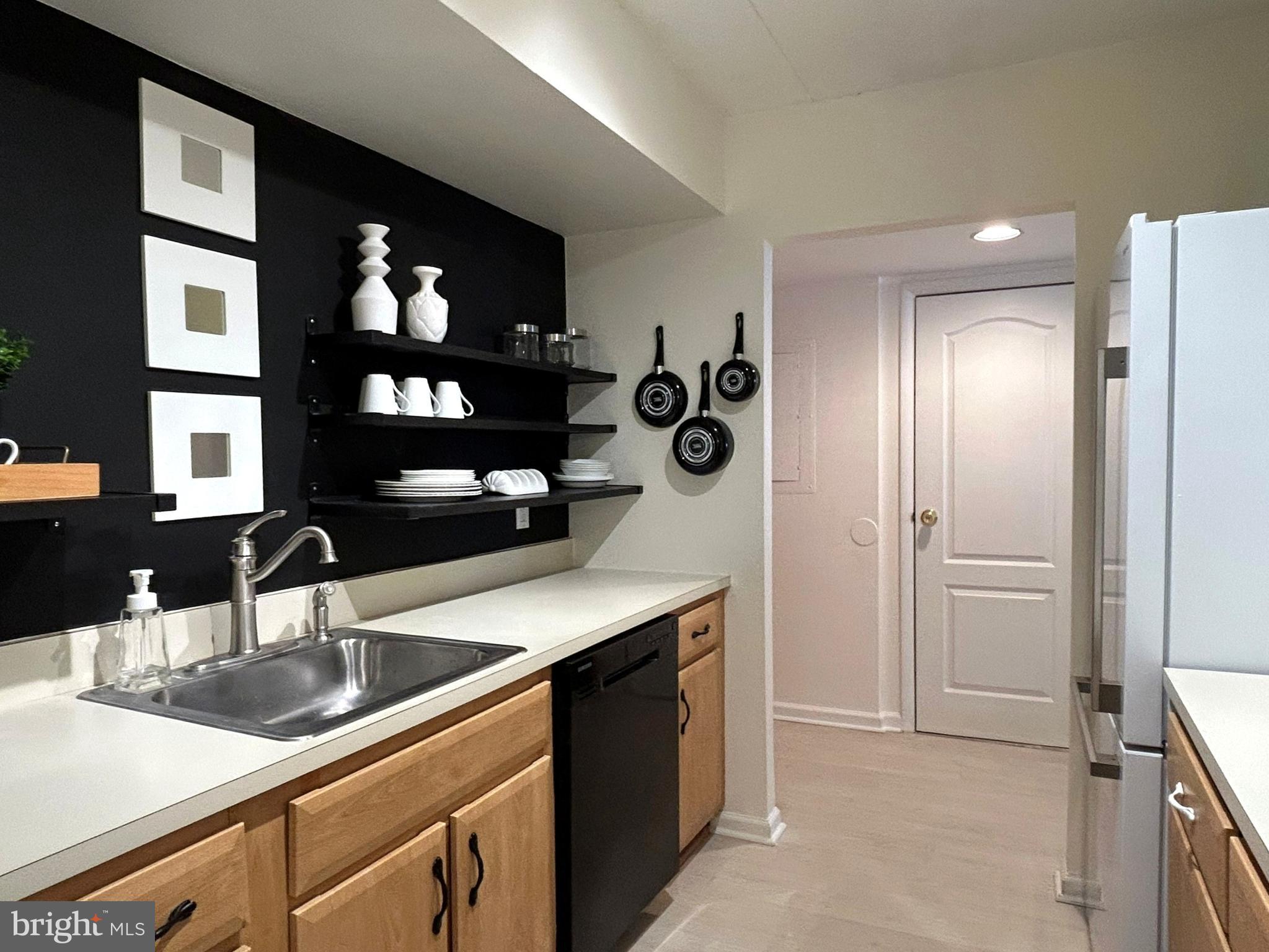 700 Avondale Road, Unit 3J Wallingford, PA 19086 - Photo 5 of 19 Kitchen