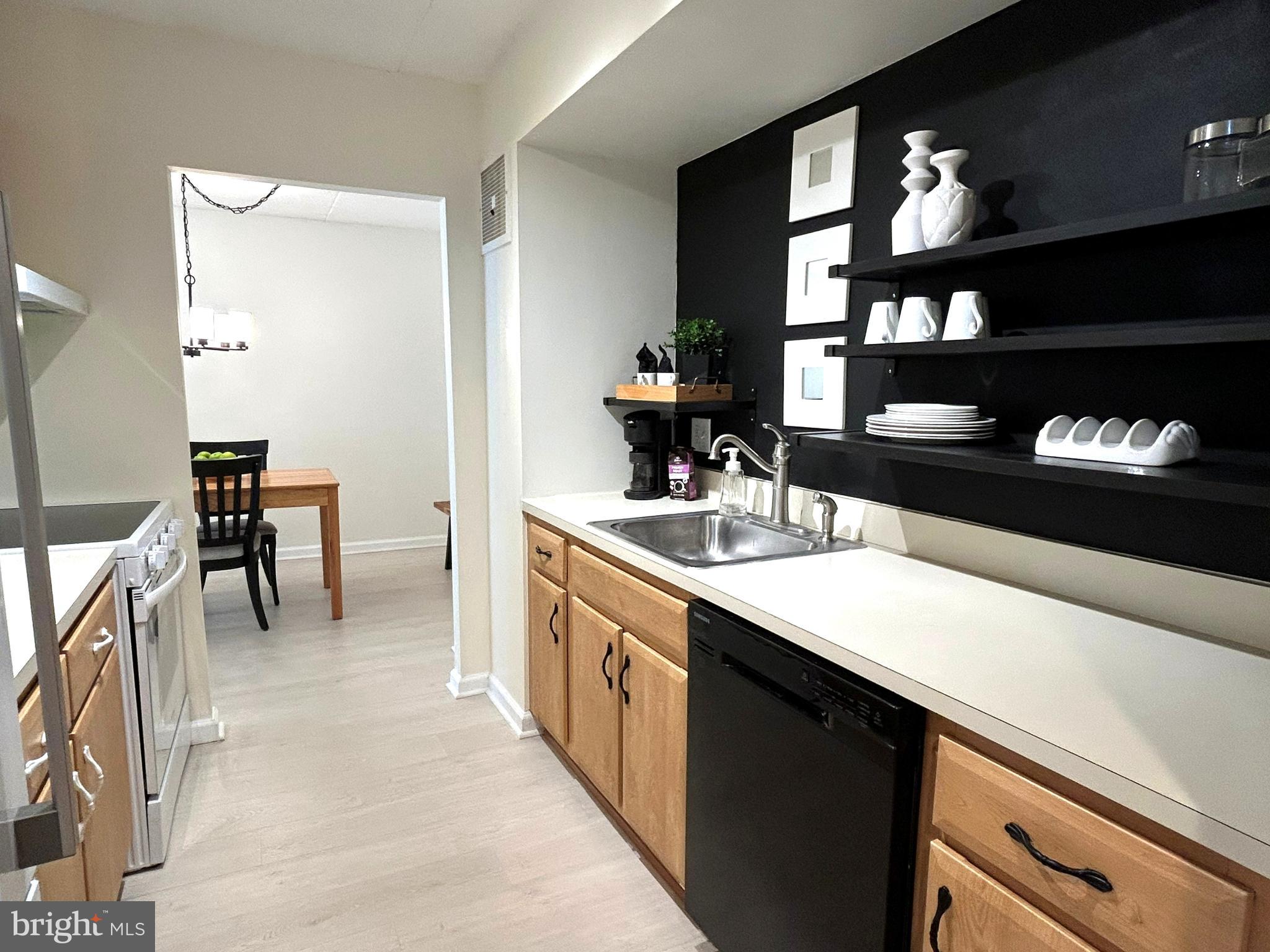 700 Avondale Road, Unit 3J Wallingford, PA 19086 - Photo 6 of 19 Kitchen