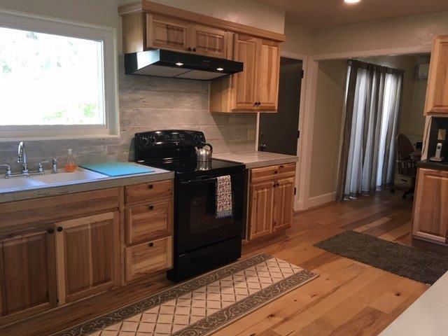 2520 Upper River Road Grants Pass, OR 97526 - Photo 2 of 25 Kitchen with porcelain tile countertops