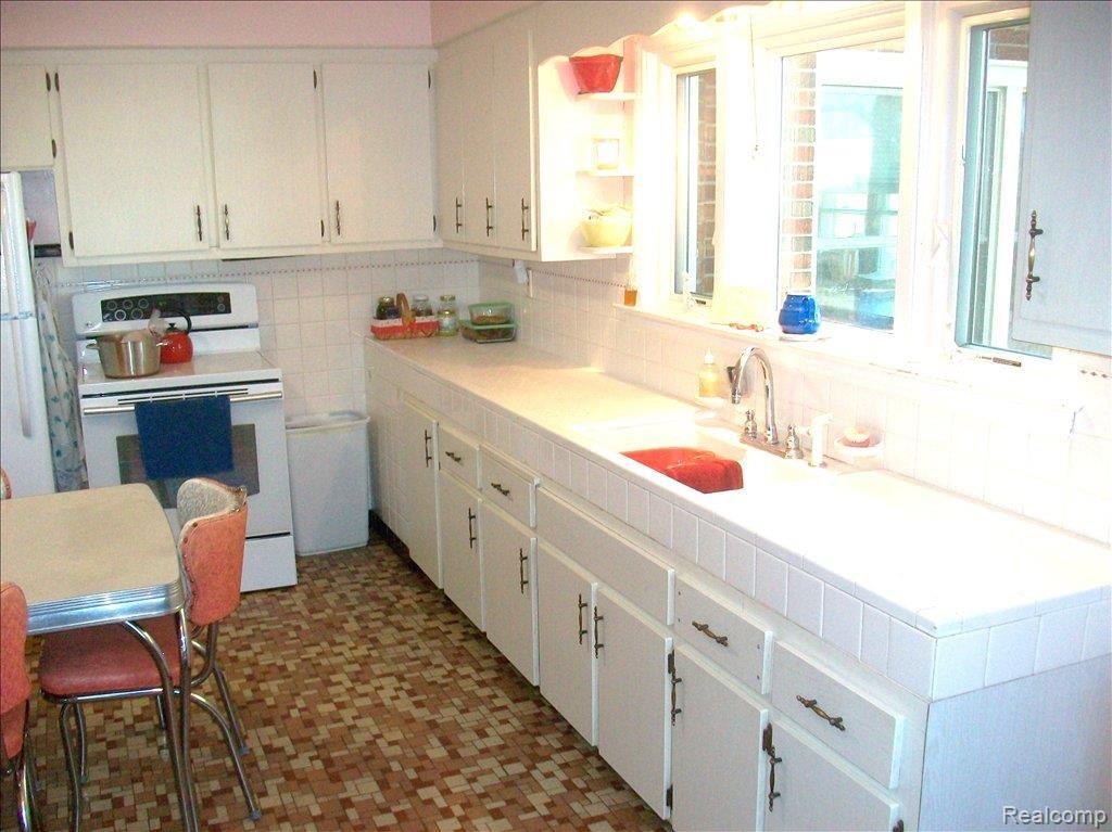 607 Fitz Road Goodells, MI 48027 - Photo 5 of 22 100_1792