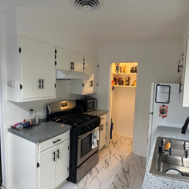 913 Prentice Lane, Unit C Huntsville, TX 77340 - Photo 5 of 18