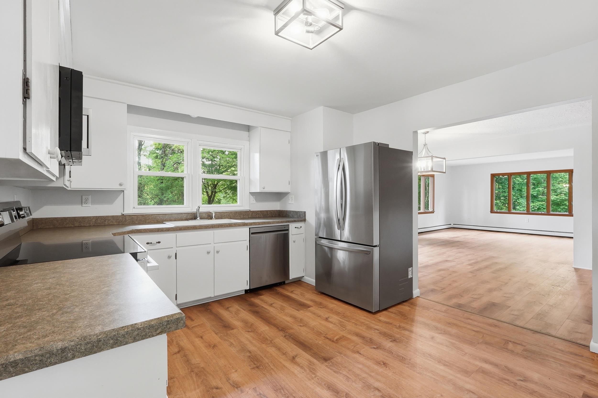 85 Whitney Avenue Manchester, NH 03104 - Photo 12 of 58
