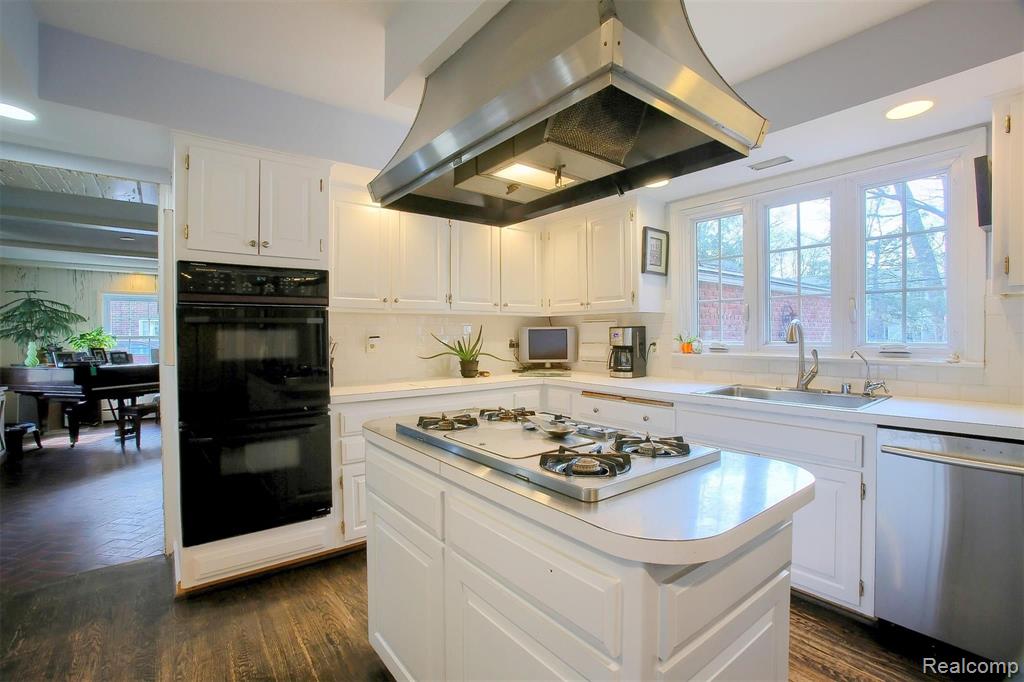 291 Touraine Road Grosse Pointe Farms, MI 48236 - Photo 14 of 35