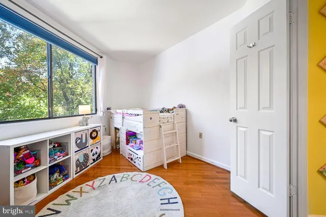 a view of an entryway with washer and dryer