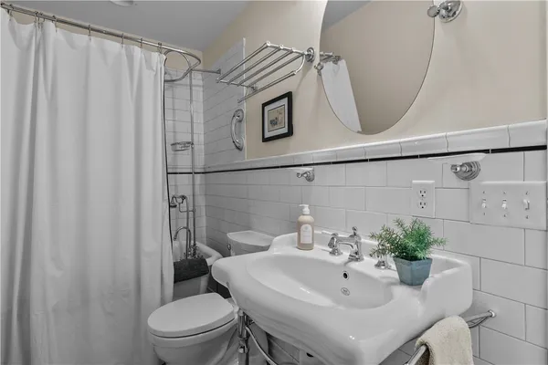 $5,000 | 99 Coggeshall Avenue, Unit 2, Newport, RI 02840