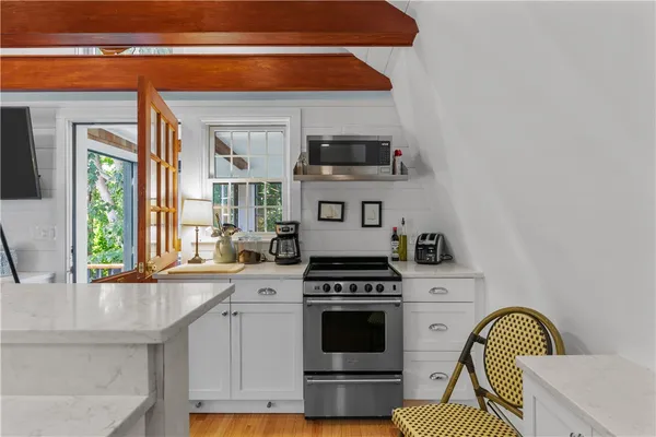 $5,000 | 99 Coggeshall Avenue, Unit 2, Newport, RI 02840