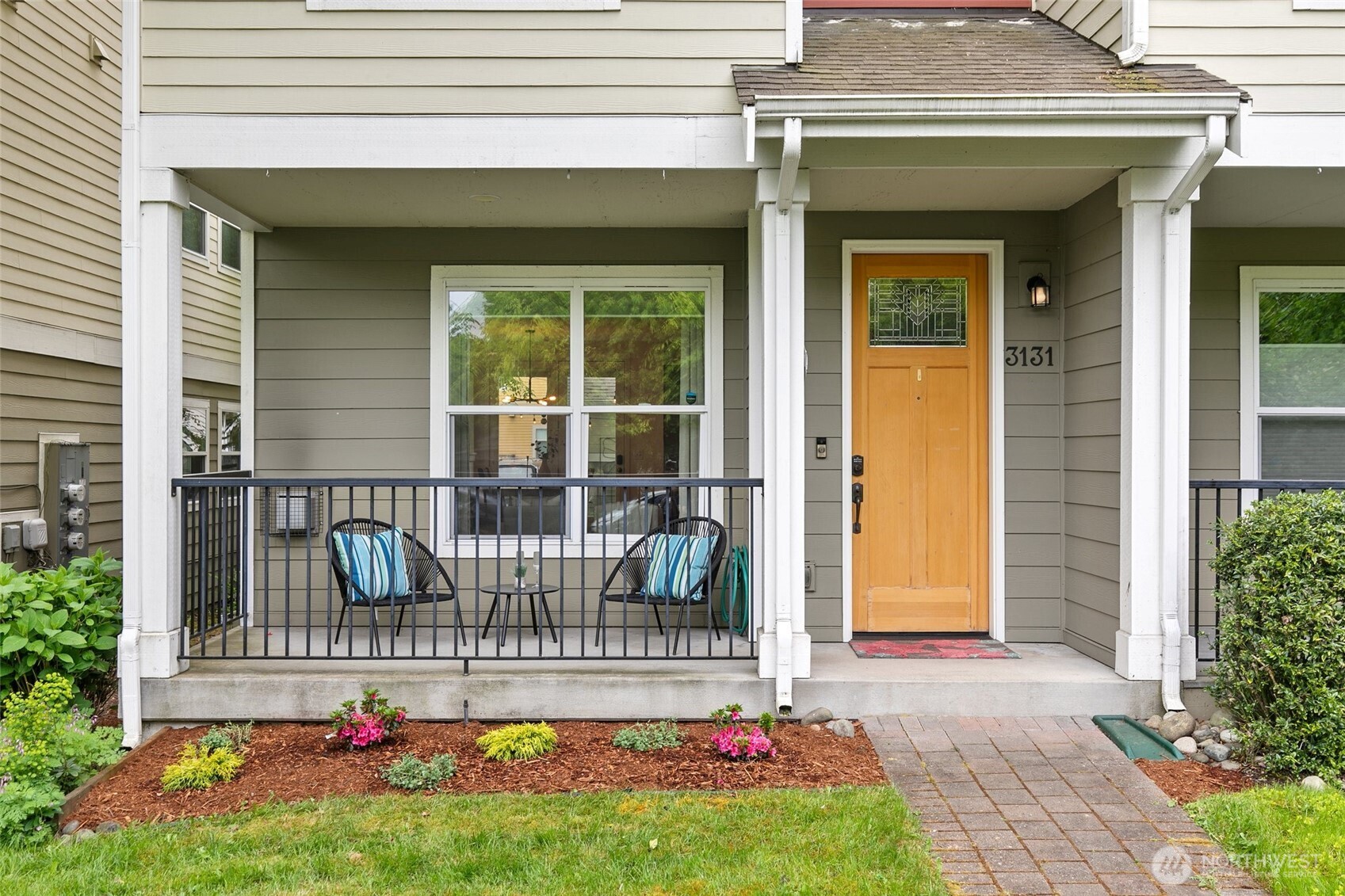 3131 Southwest Raymond Street Seattle, WA 98126 - Photo 2 of 32