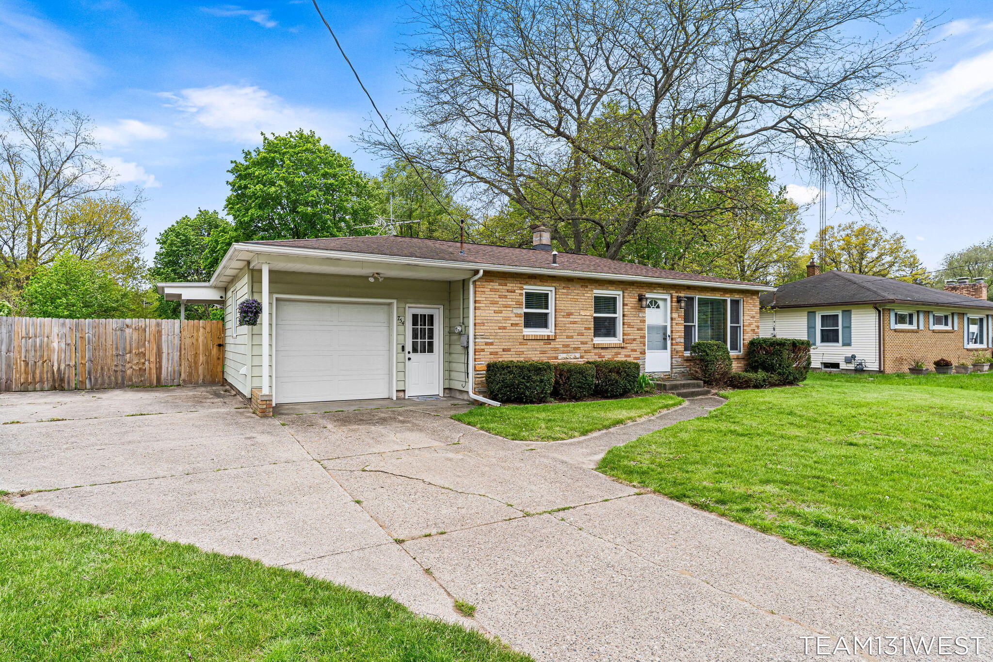 754 Riley Street Holland, MI 49424 - Photo 3 of 30 3-web-or-mls-Project_20260511_1438