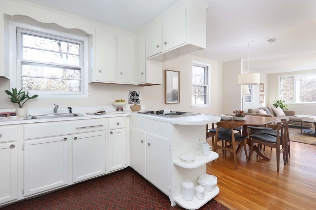 35-37 Highland Road Brookline, MA 02445 - Photo 5 of 15 Gallery Image 5