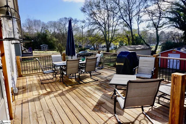 $210,000 | 208 Hill Street, Wellford, SC 29385