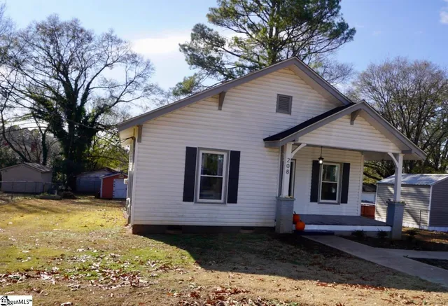 $210,000 | 208 Hill Street, Wellford, SC 29385