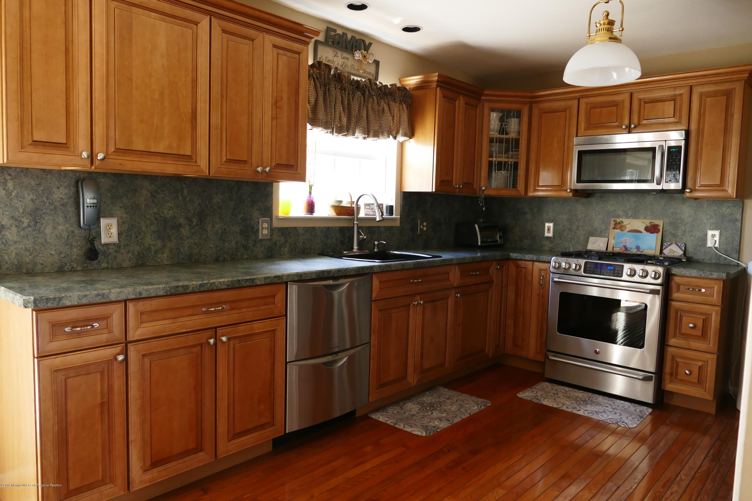 2 Royal Road Freehold, NJ 07728 - Photo 18 of 30 P1780811