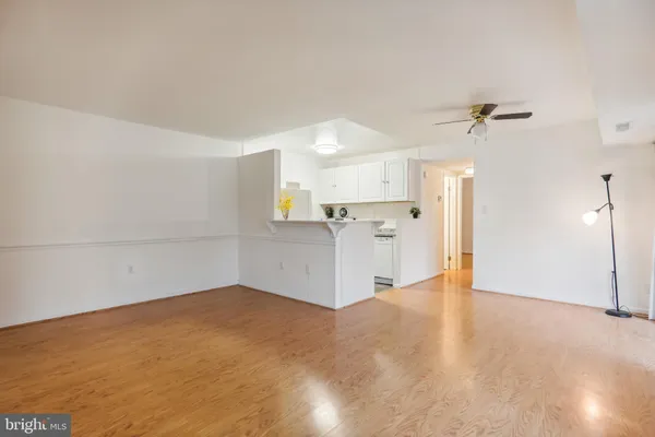 $1,900 | 3411 University Boulevard West, Unit 3411102, Kensington, MD 20895