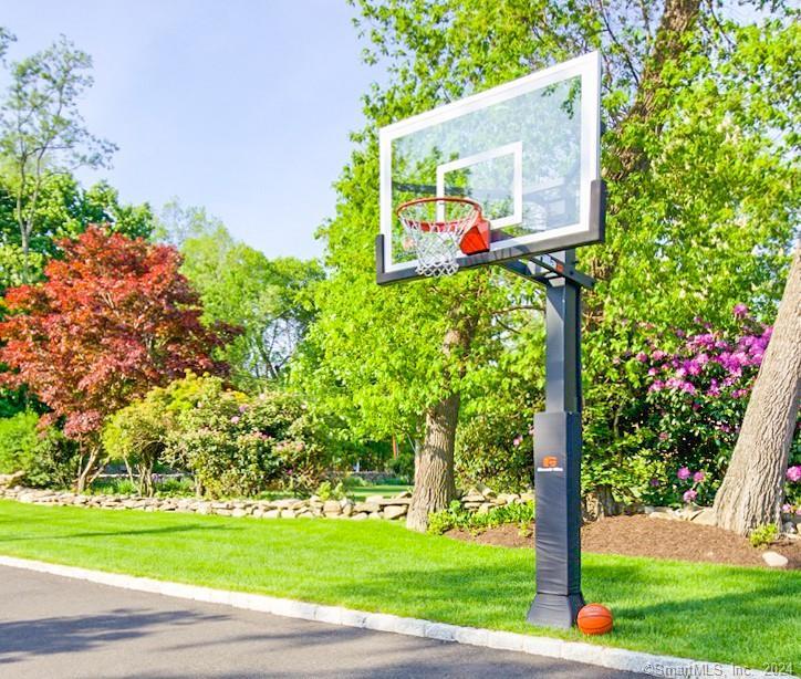 17 Stony Brook Road Westport, CT 06880 - Photo 26 of 39 a front view of a house with garden