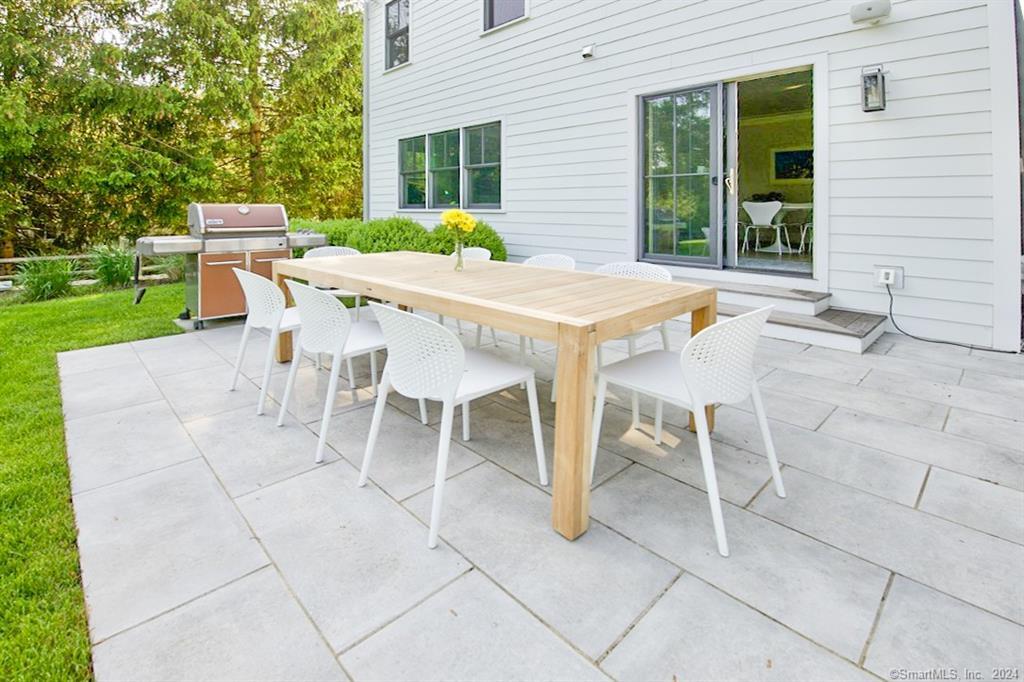 17 Stony Brook Road Westport, CT 06880 - Photo 38 of 39 a view of a patio with a table and chairs