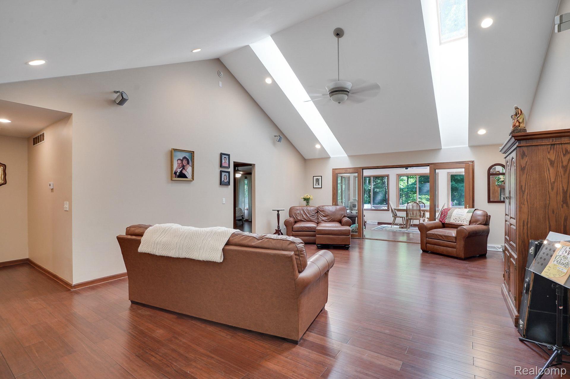 1795 Caughill Road Columbus, MI 48063 - Photo 5 of 38 Vaulted ceilings