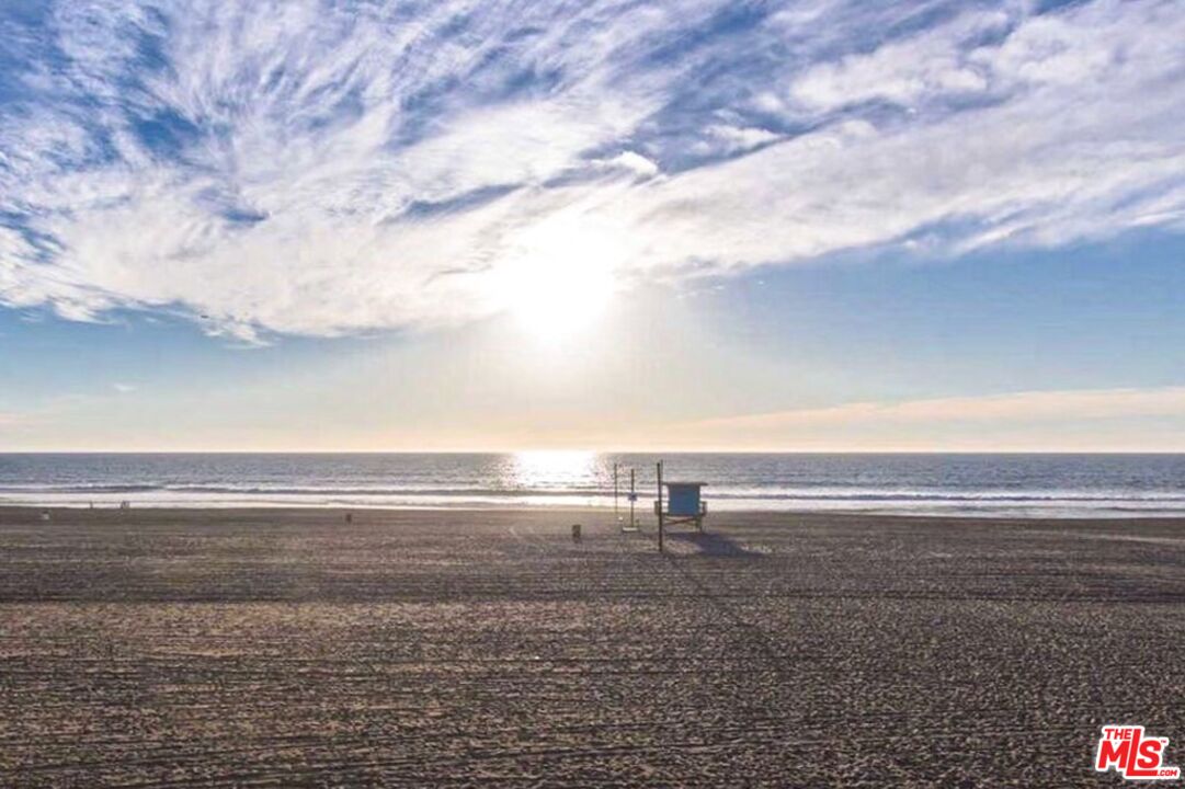 14 Privateer Street, Unit 1 Marina del Rey, CA 90292 - Photo 29 of 32 a view of an ocean