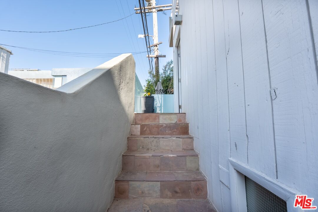 14 Privateer Street, Unit 1 Marina del Rey, CA 90292 - Photo 30 of 32 a view of entryway