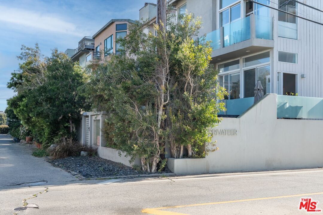 14 Privateer Street, Unit 1 Marina del Rey, CA 90292 - Photo 32 of 32 a front view of a building