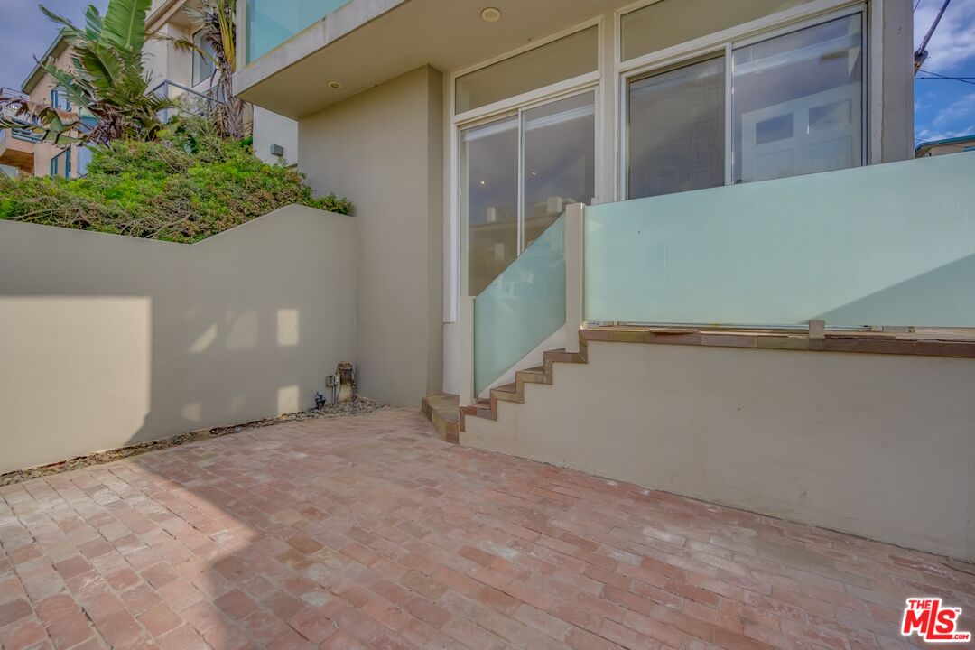 14 Privateer Street, Unit 1 Marina del Rey, CA 90292 - Photo 5 of 32