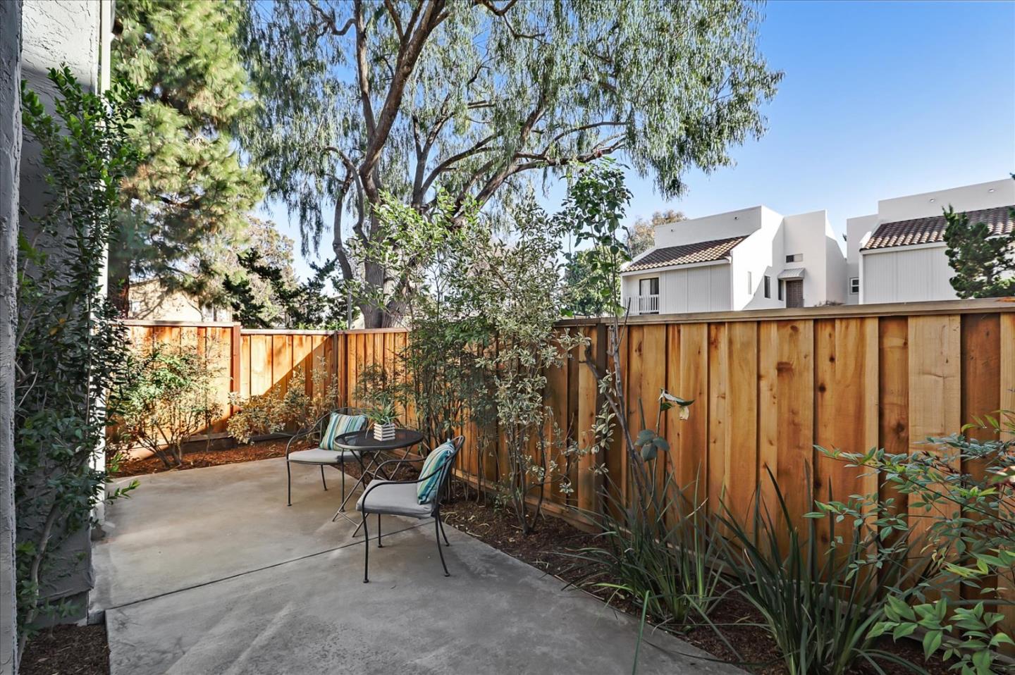 1239 Henderson Avenue, Unit R Sunnyvale, CA 94086 - Photo 34 of 42 a view of backyard with outdoor seating and plants