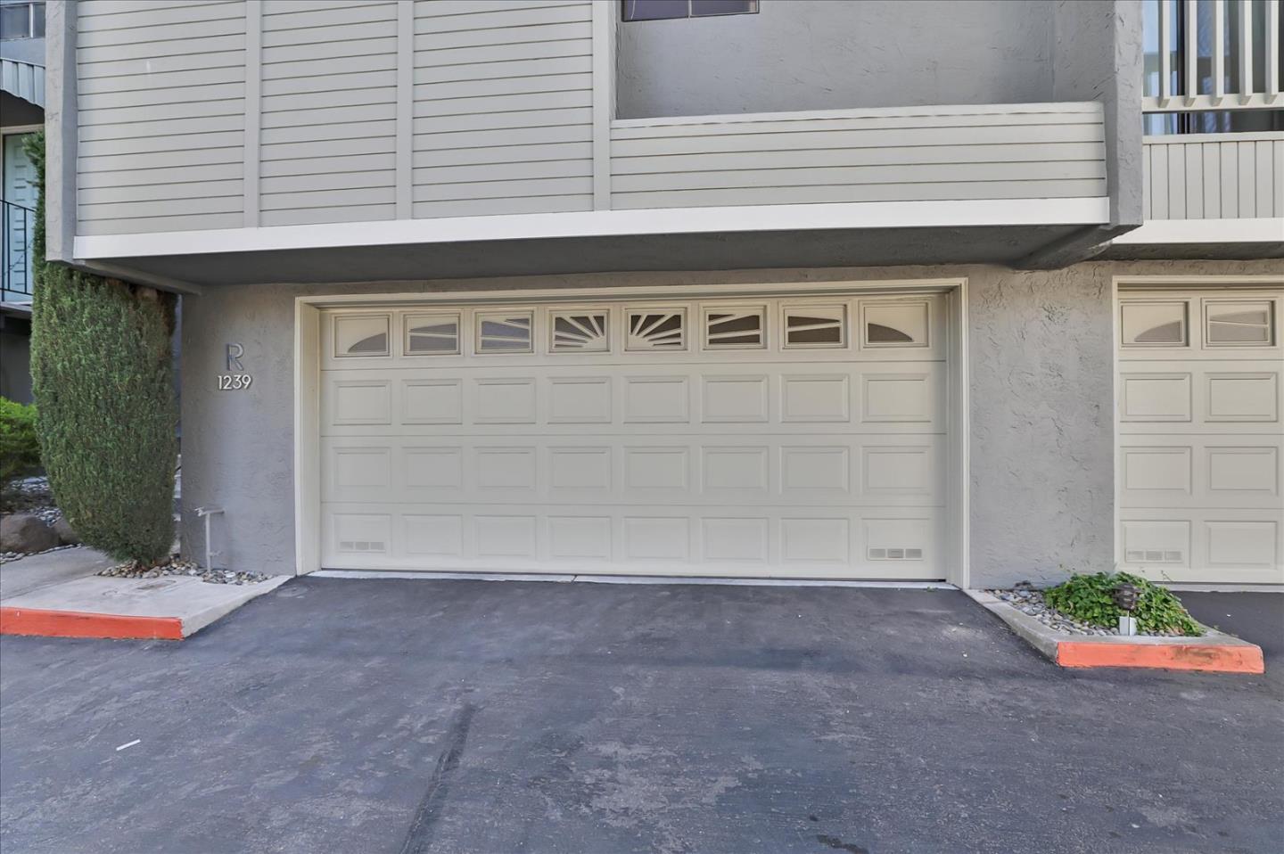 1239 Henderson Avenue, Unit R Sunnyvale, CA 94086 - Photo 40 of 42 a view of backyard space